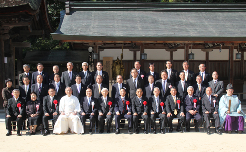 奉納を祝っての記念撮影