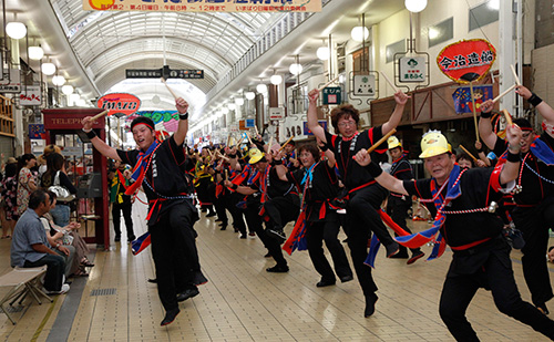 約60名の社員・グループ社員が躍動した昼の部『ダンスバリ』