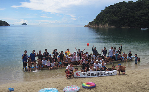 52名の小学生と集合写真