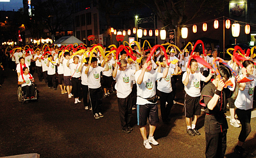 約200名の社員・グループ社員が参加した夜の部『木山・お祭り音頭』